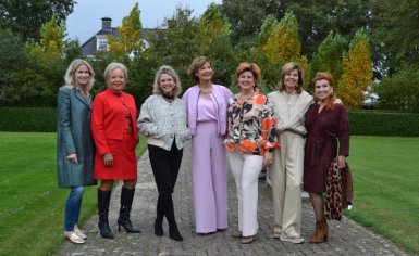 IMPRESSIE MODESHOWS – LUCY MODE VIERT HET NAJAAR 2025